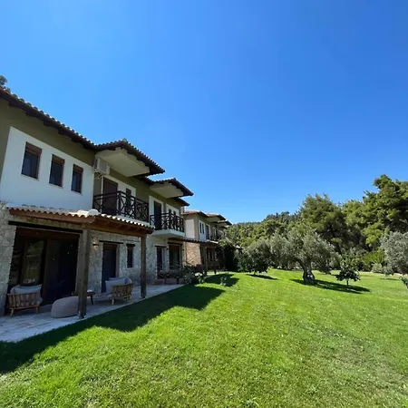 Paralia Homes Peaceful 2 Bedroom, Unit # 2