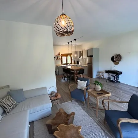 Paralia Homes Peaceful 2 Bedroom, Unit # 2 بيت للعطل