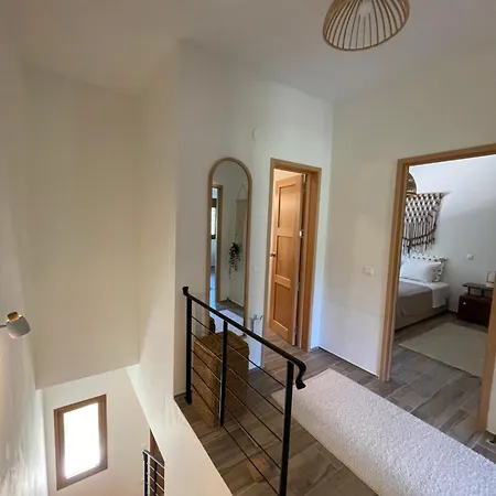 Paralia Homes Peaceful 2 Bedroom, Unit # 2 بيت للعطل