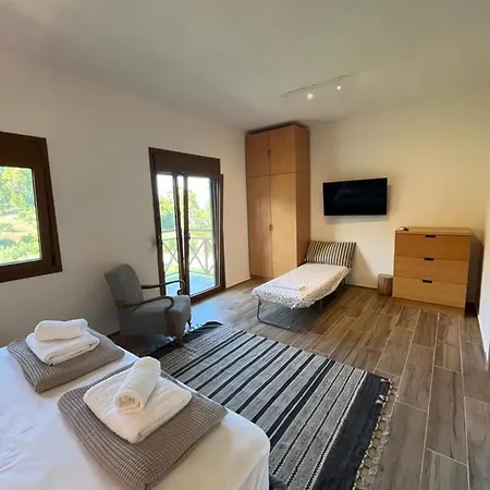 Дом отдыха Paralia Homes Peaceful 2 Bedroom, Unit # 2 Криопиги