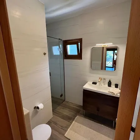 Дом отдыха Paralia Homes Peaceful 2 Bedroom, Unit # 2 Криопиги