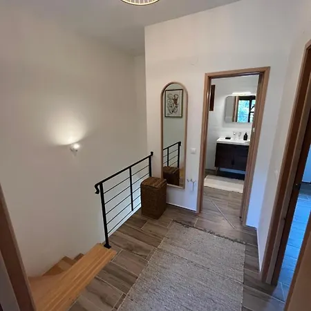 Дом отдыха Paralia Homes Peaceful 2 Bedroom, Unit # 2 *