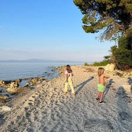 Дом отдыха Paralia Homes Peaceful 2 Bedroom, Unit # 2