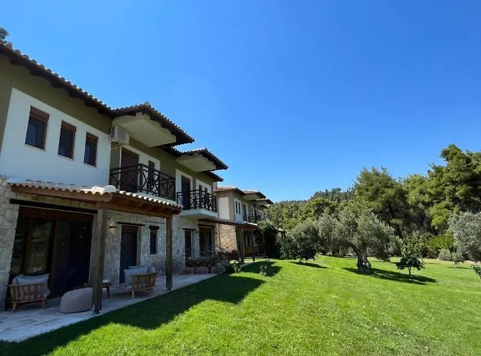 Paralia Homes Peaceful 2 Bedroom, Unit # 2