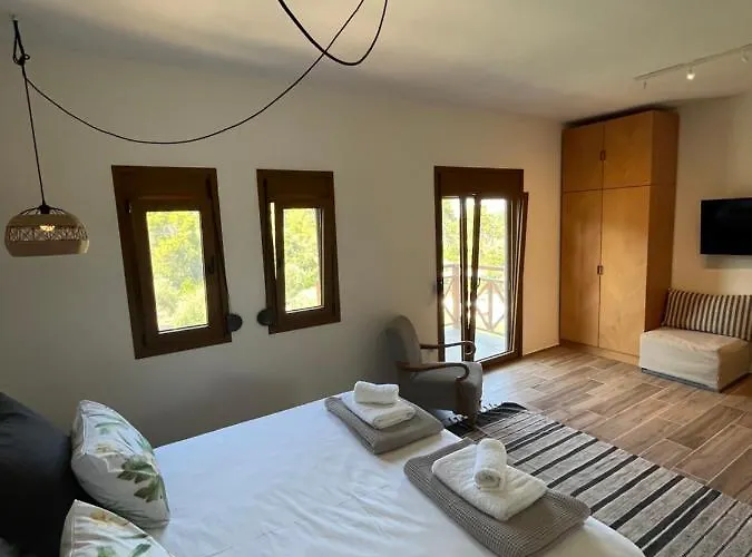 Paralia Homes Peaceful 2 Bedroom, Unit # 2 *