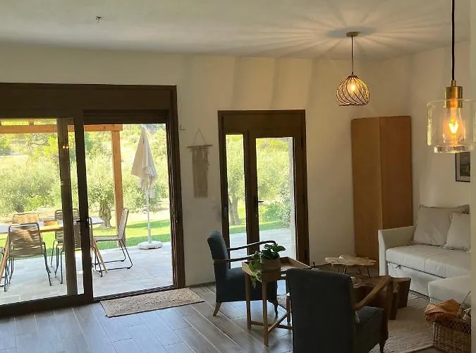 Paralia Homes Peaceful 2 Bedroom, Unit # 2 Tatil Evi