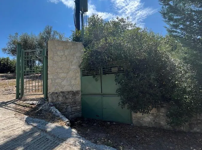 Paralia Homes Peaceful 2 Bedroom, Unit # 2 *