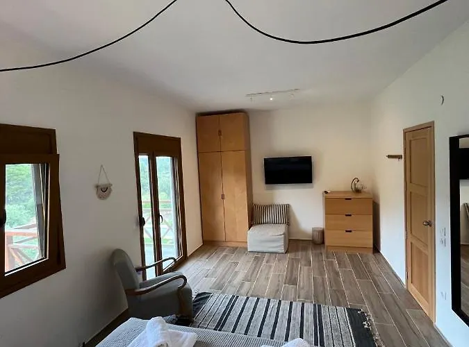 Paralia Homes Peaceful 2 Bedroom, Unit # 2 Tatil Evi