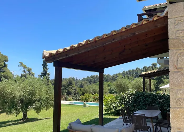 Paralia Homes Peaceful 2 Bedroom, Unit # 2