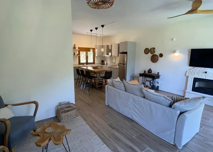 Paralia Homes Peaceful 2 Bedroom, Unit # 2