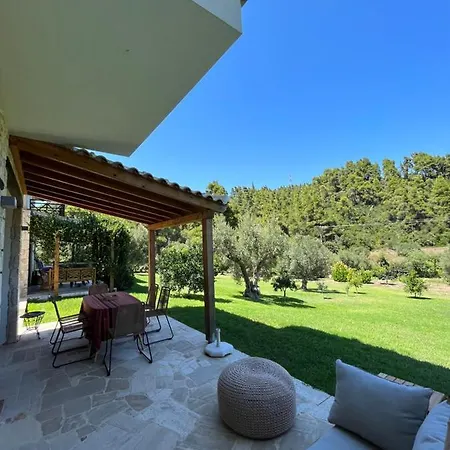 Paralia Homes Peaceful 2 Bedroom, Unit # 2 Holiday home