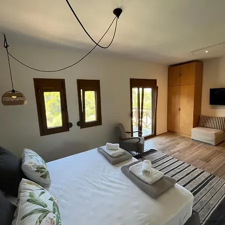 Paralia Homes Peaceful 2 Bedroom, Unit # 2 *