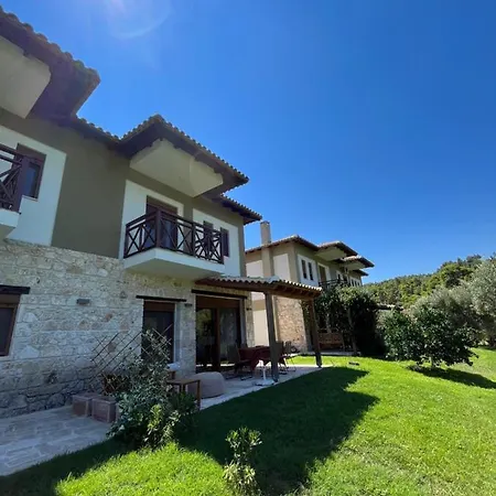 Paralia Homes Peaceful 2 Bedroom, Unit # 2 *