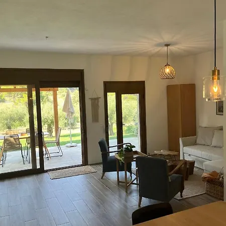 Paralia Homes Peaceful 2 Bedroom, Unit # 2 Holiday home