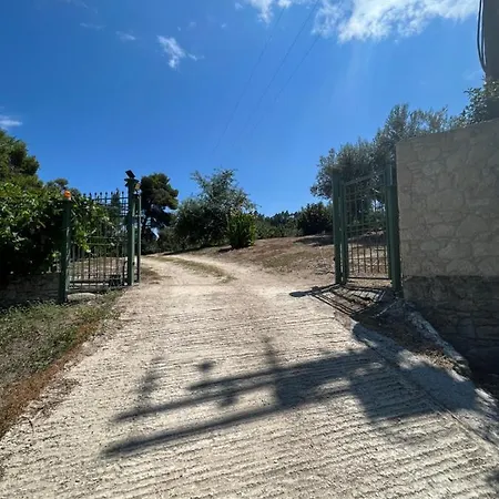 Vakantiehuis Paralia Homes Peaceful 2 Bedroom, Unit # 2 Kriopigi