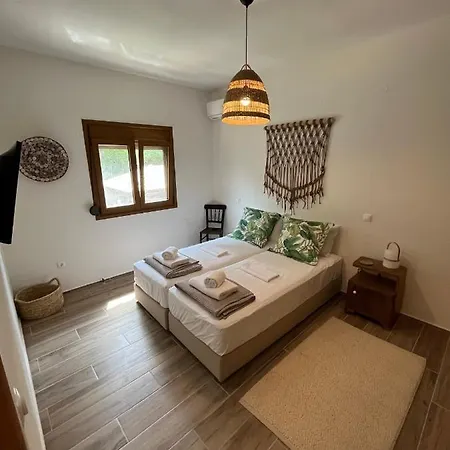 Paralia Homes Peaceful 2 Bedroom, Unit # 2 Holiday home Kriopigi