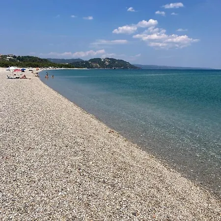 Paralia Homes Peaceful 2 Bedroom, Unit # 2 Vakantiehuis *