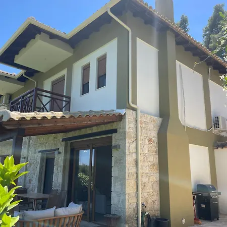 Paralia Homes Peaceful 2 Bedroom, Unit # 2 펜션 크리오피지