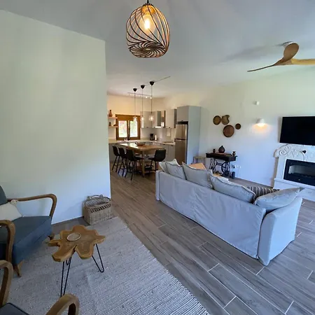 Paralia Homes Peaceful 2 Bedroom, Unit # 2