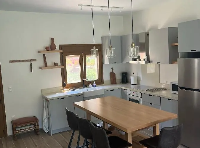 Paralia Homes Peaceful 2 Bedroom, Unit # 2