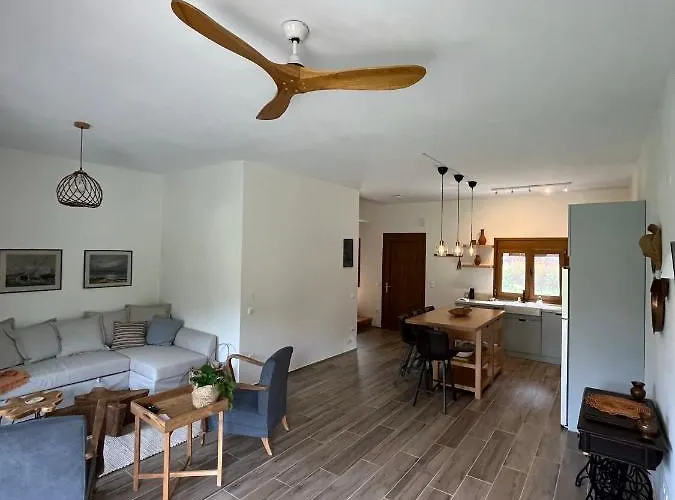 Paralia Homes Peaceful 2 Bedroom, Unit # 2 Κρυοπηγή