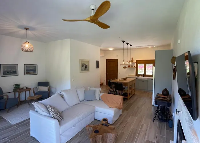 Paralia Homes Peaceful 2 Bedroom, Unit # 2 Prázdninový dům Kriopigi